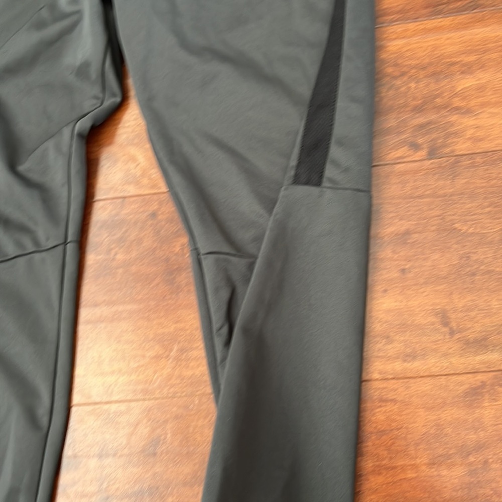 Men’s Nike track style pants - Picture 8 of 10